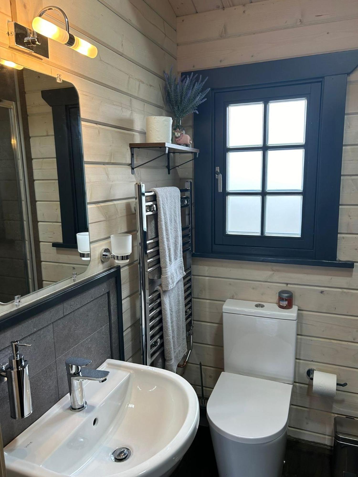 Little Rock Retreat Log Cabin With Hot Tub Castletown Gheoghegan 외부 사진